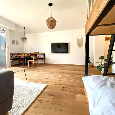 Butler Family & Friends Mit Hund Apartamento